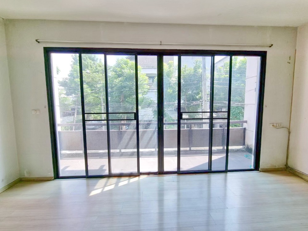 ขายทาวน์โฮมรัชดา ห้วยขวาง : HK0019😍 For SELL ขาย ทาวน์เฮ้าส์ 4 ชั้น🚪4 ห้องนอน🚄ใกล้ MRT สุทธิสาร🔔พื้นที่บ้าน:23.10ตร.วา🔔พื้นที่ใช้สอย:200ตร.ม.💲ขาย:7,500,000฿📞O99-5919653,O65-9423251✅LineID:@sureresidence