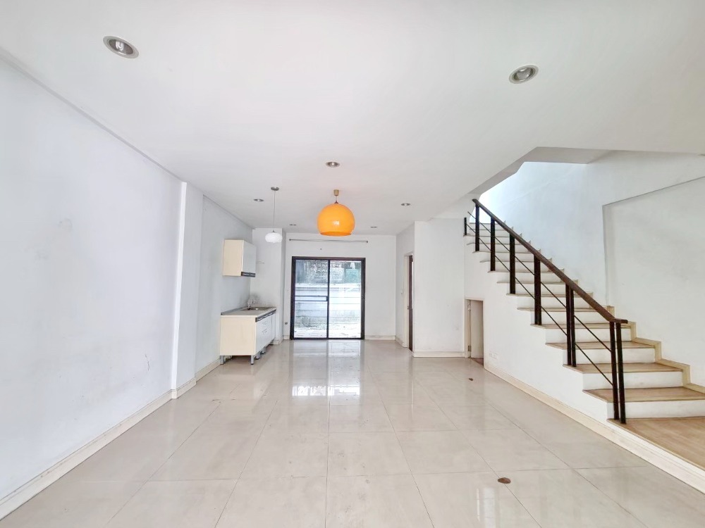 ขายทาวน์โฮมรัชดา ห้วยขวาง : HK0019😍 For SELL ขาย ทาวน์เฮ้าส์ 4 ชั้น🚪4 ห้องนอน🚄ใกล้ MRT สุทธิสาร🔔พื้นที่บ้าน:23.10ตร.วา🔔พื้นที่ใช้สอย:200ตร.ม.💲ขาย:7,500,000฿📞O99-5919653,O65-9423251✅LineID:@sureresidence