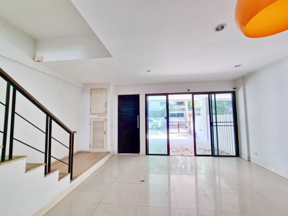 ขายทาวน์โฮมรัชดา ห้วยขวาง : HK0019😍 For SELL ขาย ทาวน์เฮ้าส์ 4 ชั้น🚪4 ห้องนอน🚄ใกล้ MRT สุทธิสาร🔔พื้นที่บ้าน:23.10ตร.วา🔔พื้นที่ใช้สอย:200ตร.ม.💲ขาย:7,500,000฿📞O99-5919653,O65-9423251✅LineID:@sureresidence