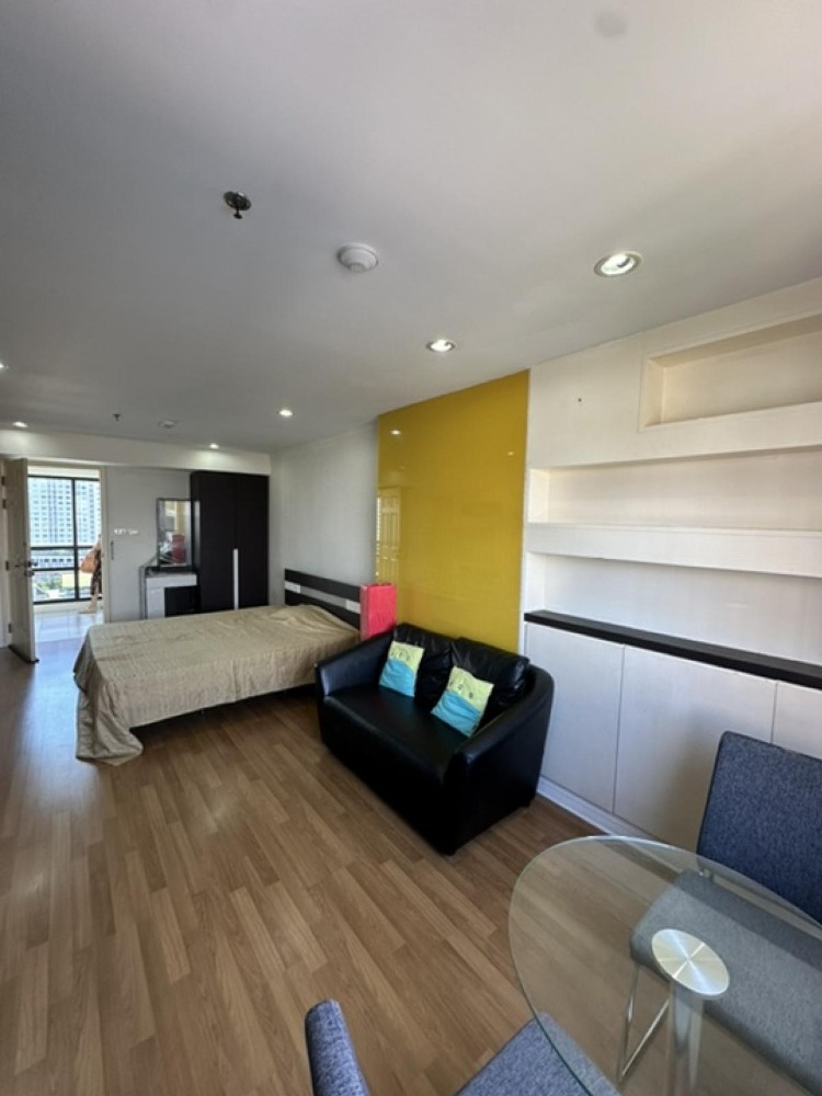 For RentCondoThaphra, Talat Phlu, Wutthakat : Lumpini Place Ratchada Thapra【𝐒𝐄𝐋𝐋 & 𝐑𝐄𝐍𝐓】🔥 One bed room, feel the warmth in every corner of the room.🔥 Contact Line ID: @hacondo