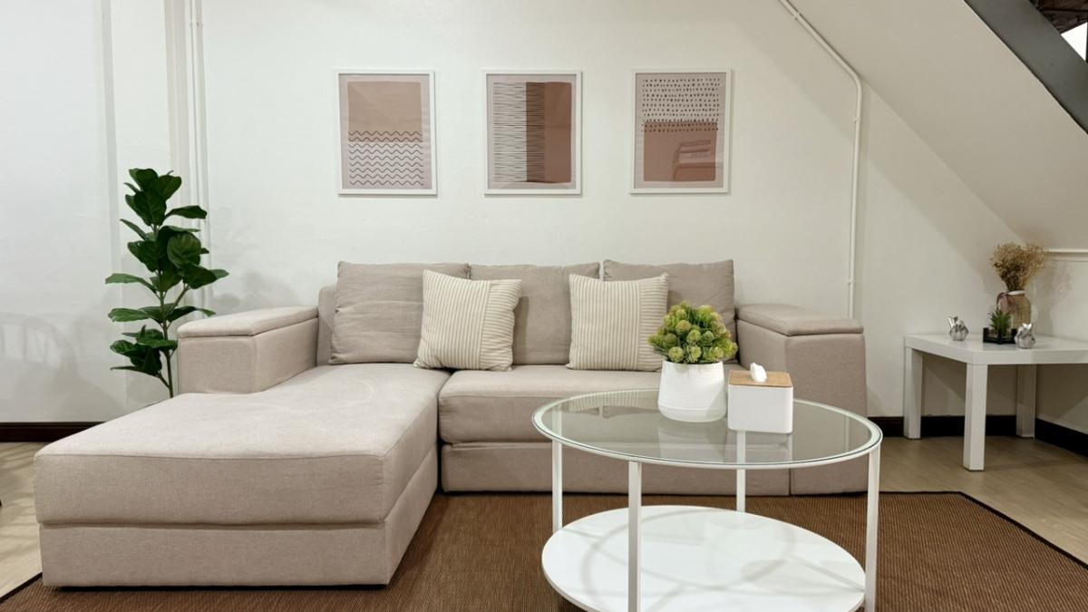 For RentTownhomeChiang Mai : For rent: Townhome, 2 bedrooms, 2 bathrooms, near Nimmanhaemin Road, only 900 meters.