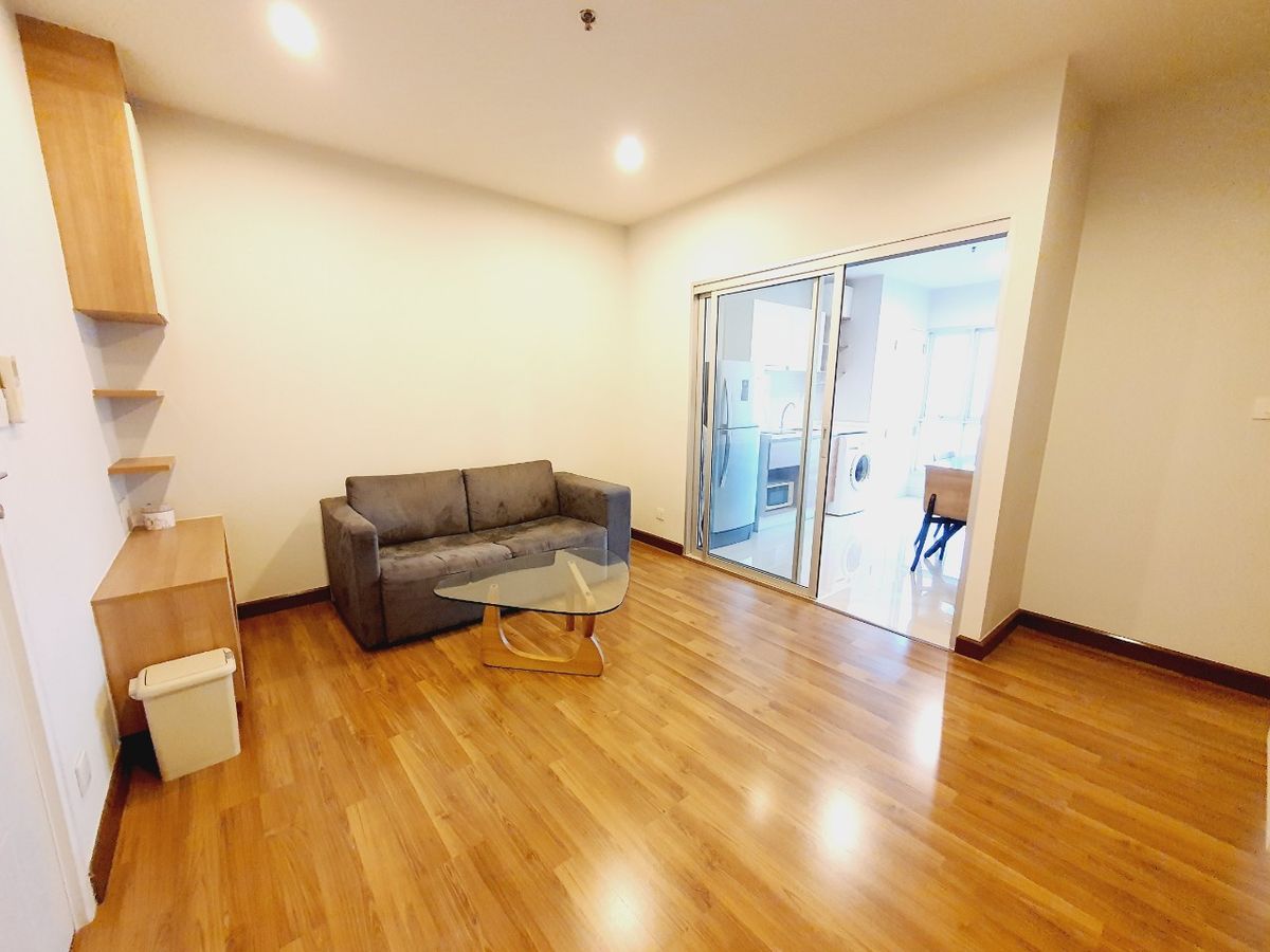 For RentCondoRattanathibet, Sanambinna : Centric Tiwanon Station, near the Tiwanon Intersection BTS Station, only 80 meters away, near Big C Tiwanon, near the Ministry of Public Health, convenient transportation