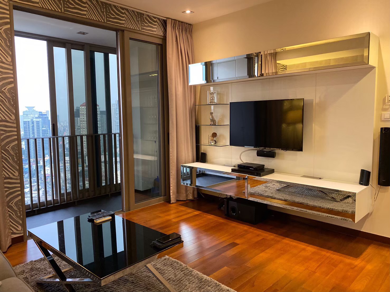 For RentCondoSukhumvit, Asoke, Thonglor : Ashton Morph 38, 2 bed, 55000 per month