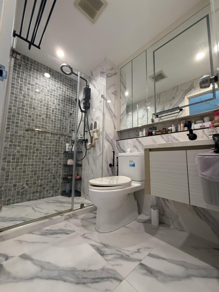 For SaleCondoRattanathibet, Sanambinna : Condo for sale, The Qve Tiwanon, near MRT Purple Line Tiwanon, near Pink and Blue Lines, convenient for all travel, near expressways