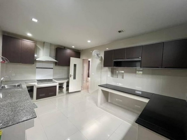 ให้เช่าบ้านพัฒนาการ ศรีนครินทร์ : ให้เช่าบ้านเดี่ยวหลังมุม 2 ชั้น บ้านพร้อมเข้าอยู่ เฟอร์ครบ บนที่ดิน 62 ตรว. ในโครงการเศรษฐสิริ ศรีนครินทร์-พระราม 9