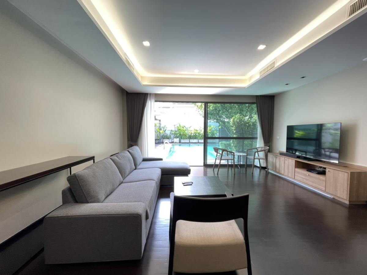 ให้เช่าคอนโดวิทยุ ชิดลม หลังสวน : 📢👇Special unit by the pool,  big living room,  near Lumpini park , Velaa community mall, ONE Bangkok , easily access to many street.