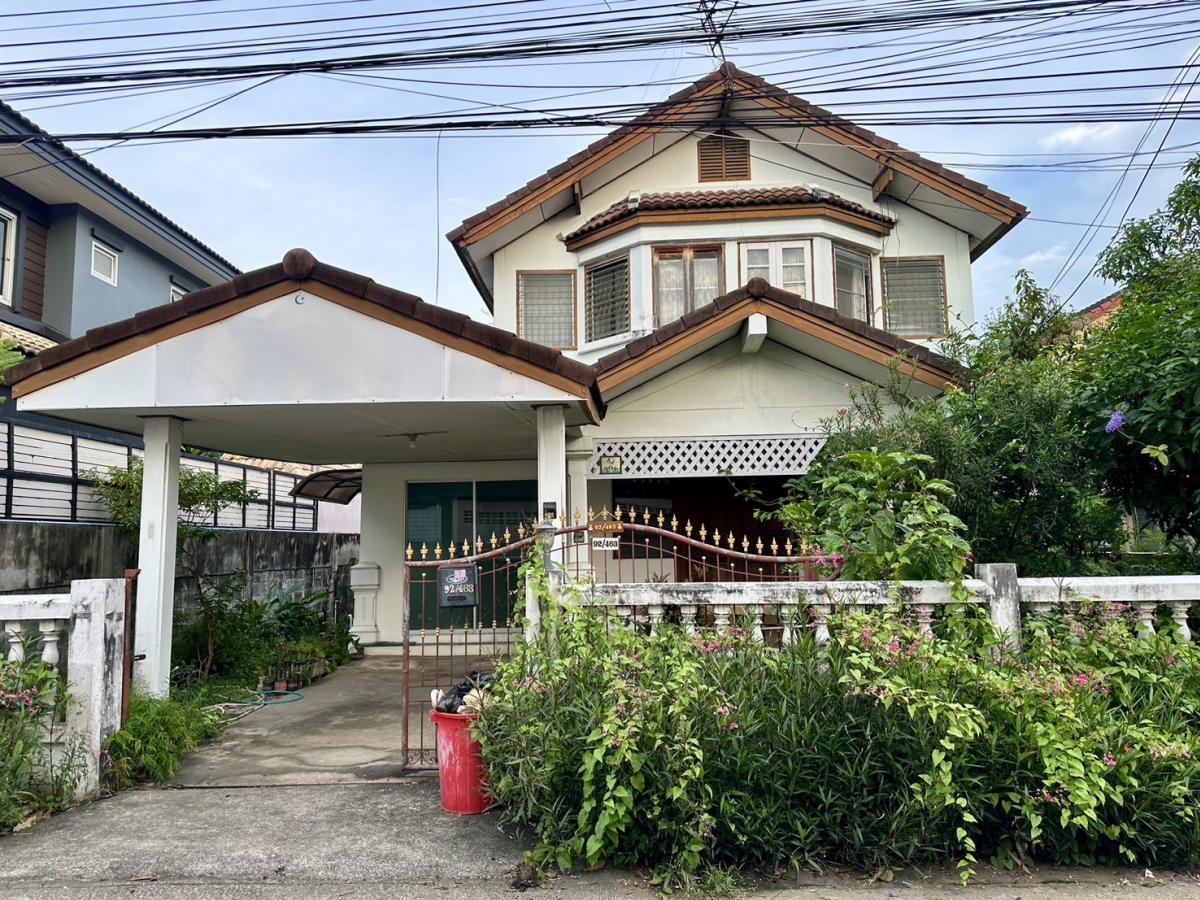 ขายบ้านเสรีไทย-นิด้า : ที่จอดรถเยอะ บ้านสวย ม.นริสาเสรีไทย29ไปเดอะมอลล์บางกะปิ 5-7 นาที