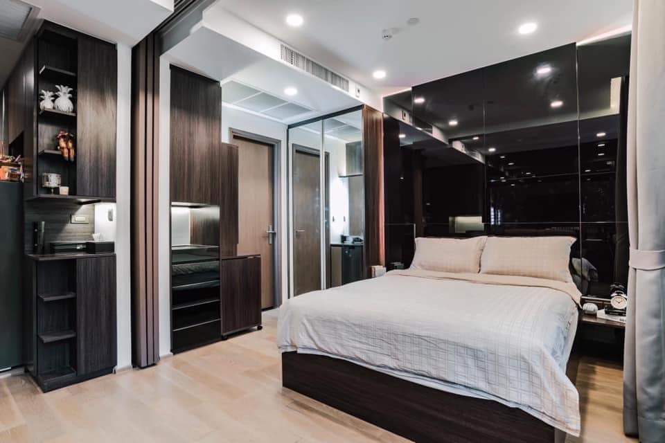 ขายคอนโดสยาม จุฬา สามย่าน : Ashton Chula Silom【𝐒𝐄𝐋𝐋 & 𝐑𝐄𝐍𝐓】🔥 ห้อง Modern สุดหรู ใจกลางเมือง แต่งไม้และลายหินอ่อนโทนเข้มเท่ๆ เฟอร์นิเจอร์ครบ 🔥 ติดต่อไลน์ไอดี: @hacondo