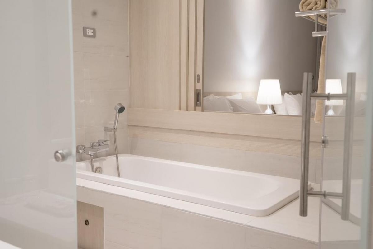 ขายบ้านหัวหิน ประจวบคีรีขันธ์ : ขายบ้านตากอากาศ ติดทะเล พร้อมหาดส่วนตัว 6 ห้องนอน เนื้อที่ 2 ไร่ 1 ตารางวา |65,000,000| ติดต่อ 086-795-9997(จิมมี่)