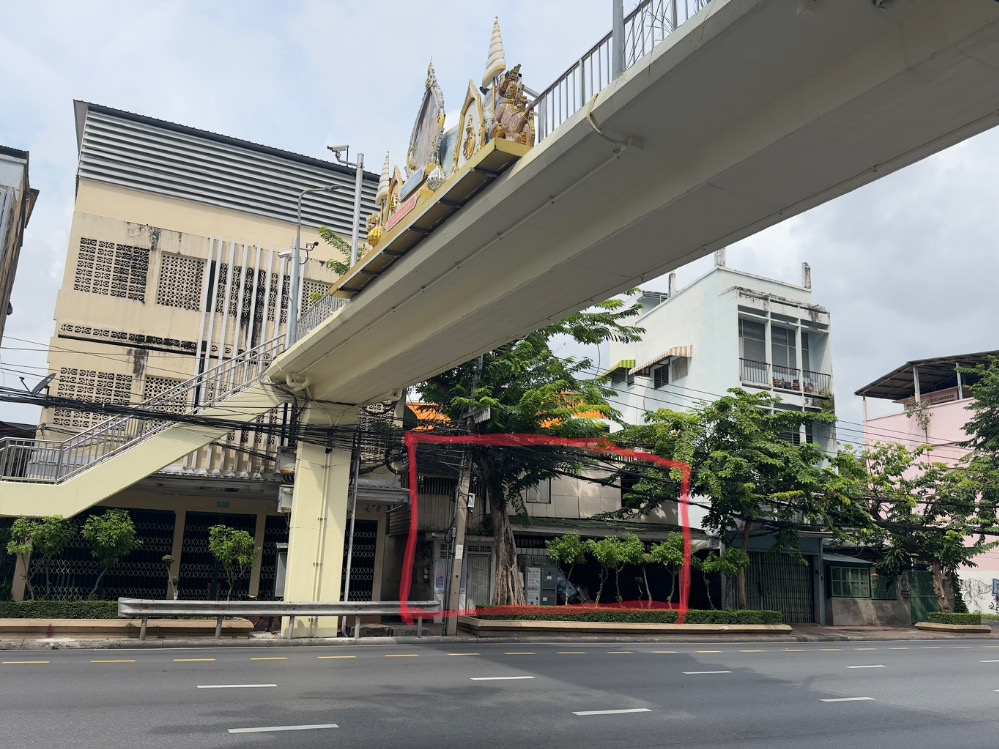 For RentShop HouseYaowarat, Banglamphu : Commercial building for rent, Lan Luang, Pom Prap Sattru Phai, Bangkok