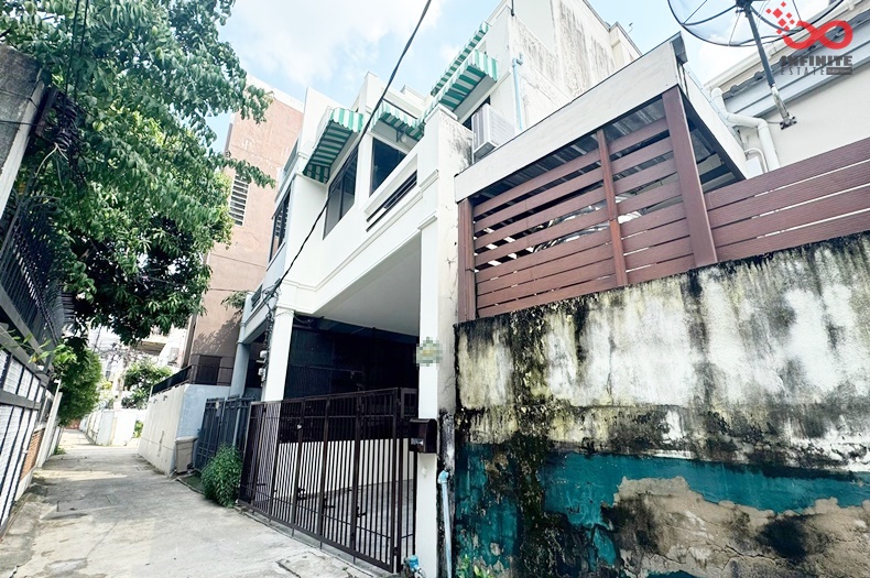 For SaleTownhomeOnnut, Udomsuk : Townhouse for sale, 3 floors, 20 square wah, Soi Sukhumvit 65, Sukhumvit Road