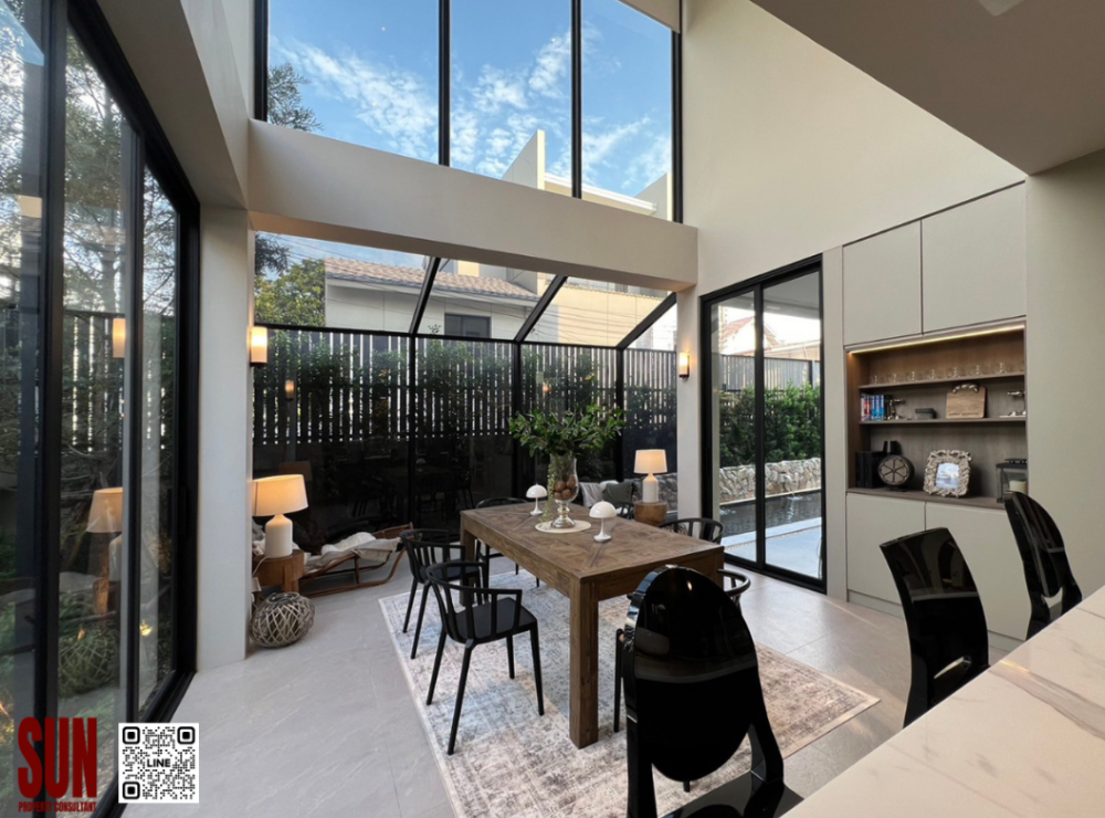 HouseSukhumvit, Asoke, Thonglor : Newly built single house on Sukhumvit 71, salt water pool and glass elevator