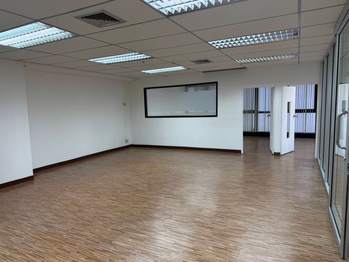 ให้เช่าสำนักงานราชเทวี พญาไท : ให้เช่า พื้นที่สำนักงานอาคารพญาไทพลาซ่า 100 ตรม 10 ก้าวเดินถึง BTS พญาไท วิวโล่ง โปร่งสบาย