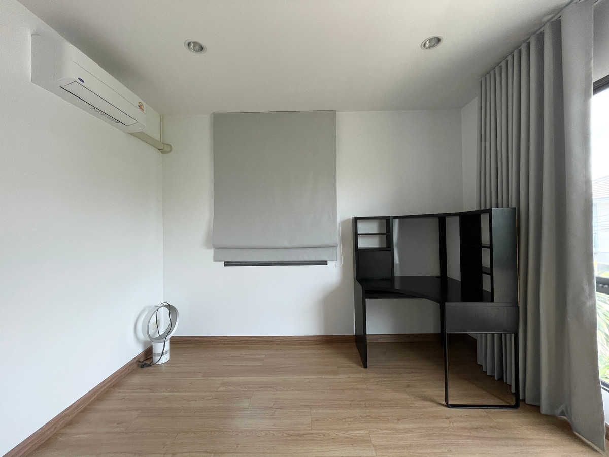 For RentHousePattanakan, Srinakarin : For rent, detached house, Luxury, The Palm, Phatthanakan, corner plot, near Thonglor, garden view