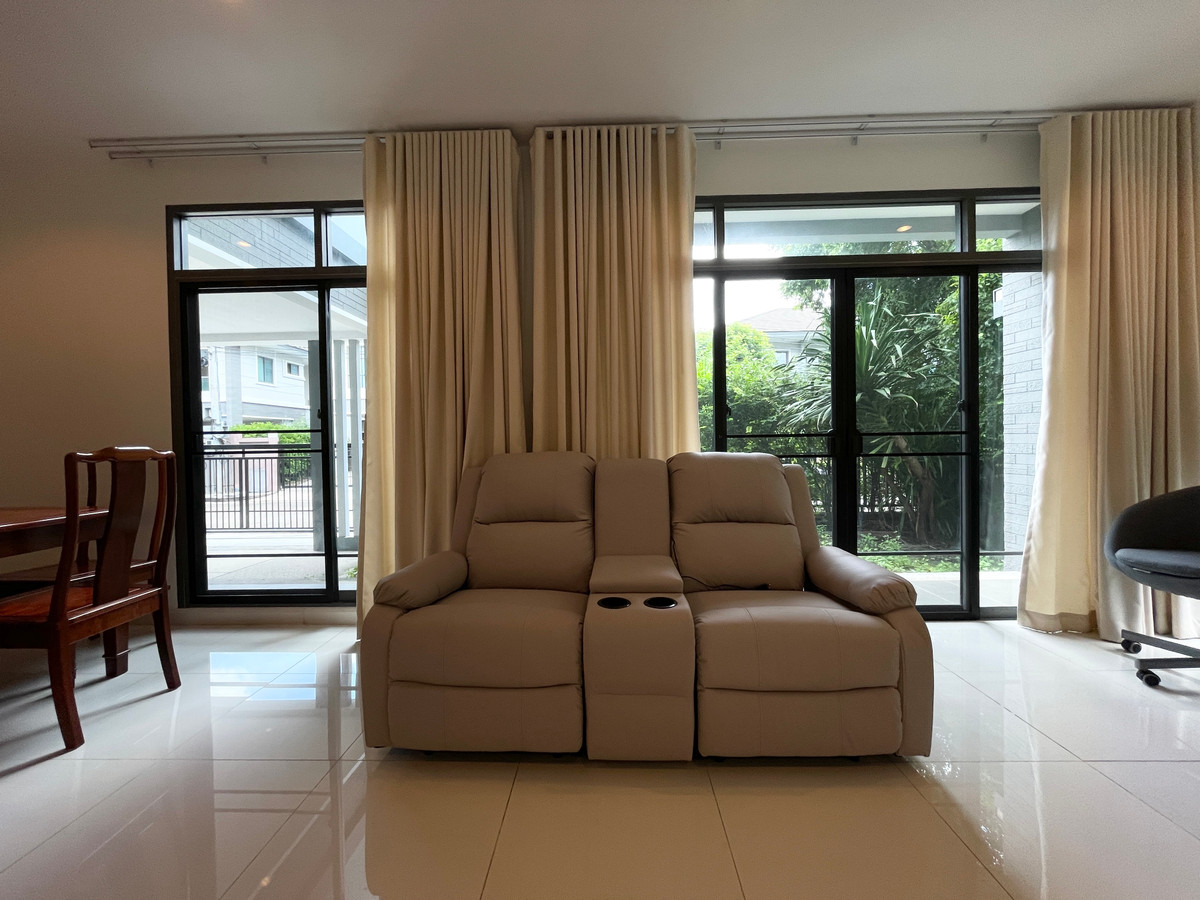 For RentHousePattanakan, Srinakarin : For rent, detached house, Luxury, The Palm, Phatthanakan, corner plot, near Thonglor, garden view