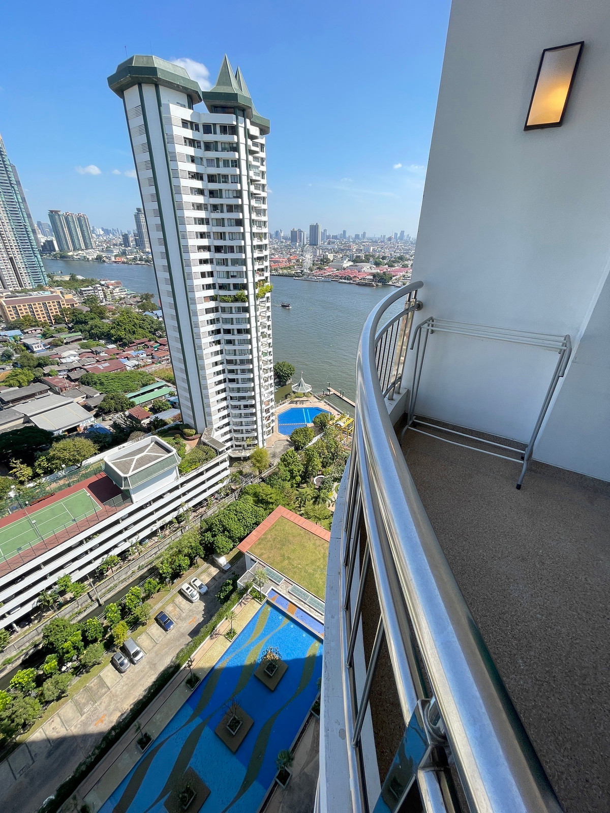 For RentCondoWongwianyai, Charoennakor : For rent Supalai River Resort Charoennakorn