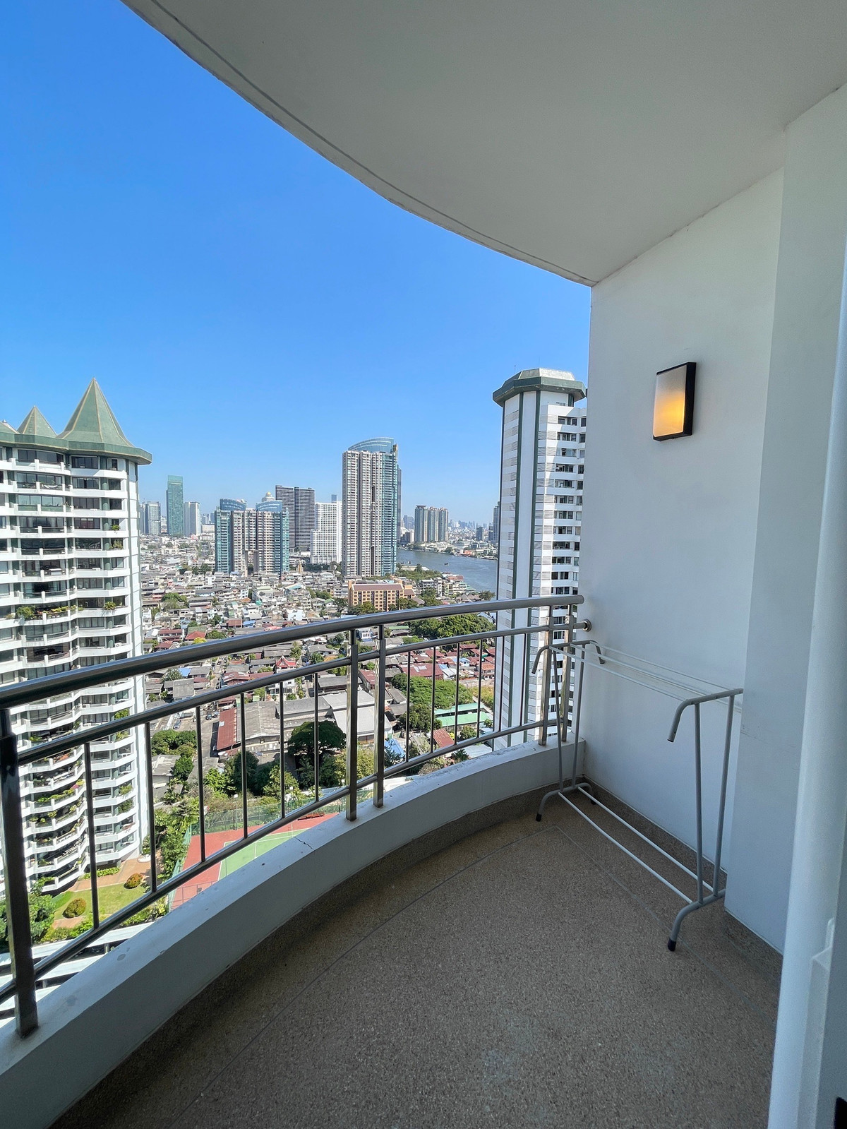 For RentCondoWongwianyai, Charoennakor : For rent Supalai River Resort Charoennakorn