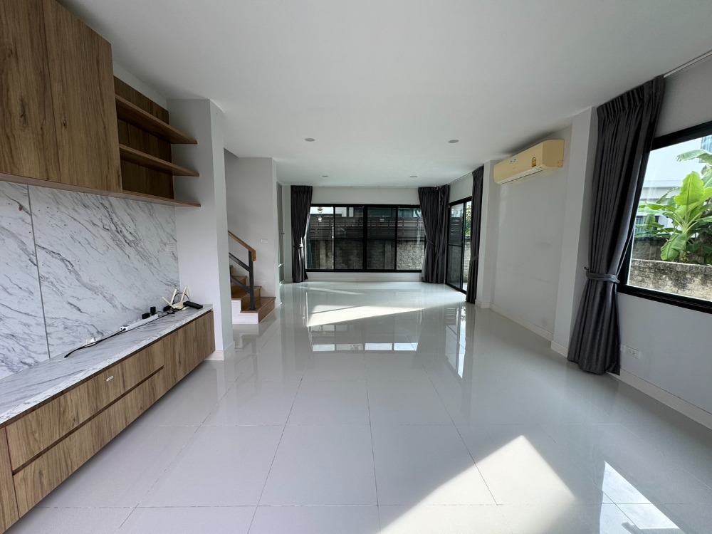 ขายบ้านวิภาวดี ดอนเมือง หลักสี่ : บ้านเดี่ยวในหมู่บ้าน SKY ดอนเมือง เจ้าของขายเอง บ้านสภาพดี มีการดูแล ปรับปรุงตลอด ราคาถูก สามารถต่อรองได้