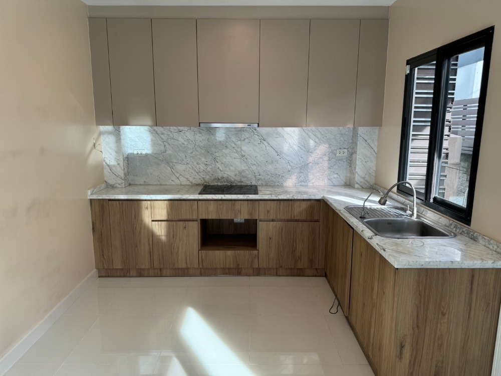 ขายบ้านวิภาวดี ดอนเมือง หลักสี่ : บ้านเดี่ยวในหมู่บ้าน SKY ดอนเมือง เจ้าของขายเอง บ้านสภาพดี มีการดูแล ปรับปรุงตลอด ราคาถูก สามารถต่อรองได้