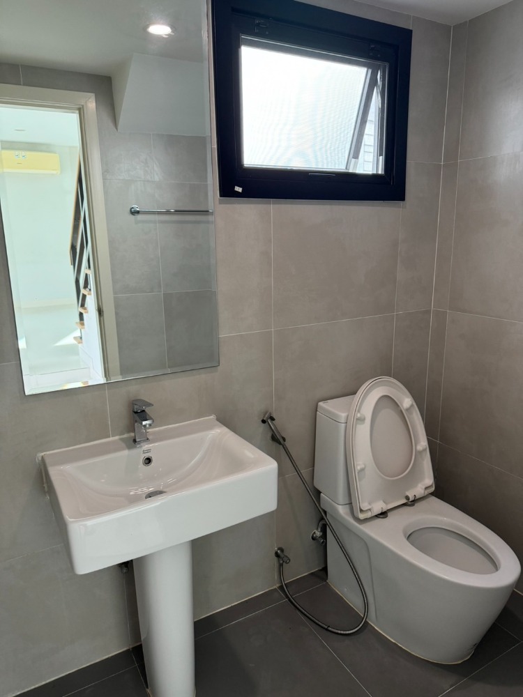 ขายบ้านวิภาวดี ดอนเมือง หลักสี่ : บ้านเดี่ยวในหมู่บ้าน SKY ดอนเมือง เจ้าของขายเอง บ้านสภาพดี มีการดูแล ปรับปรุงตลอด ราคาถูก สามารถต่อรองได้