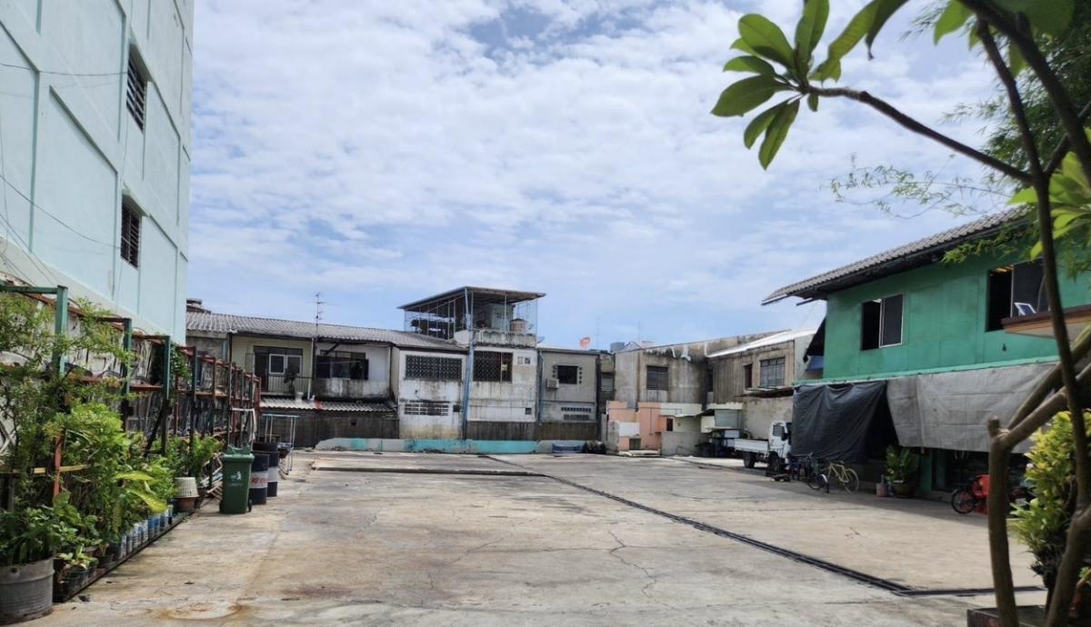 For SaleLandRatchadapisek, Huaikwang, Suttisan : 📢👇Land in the city center, prime location, 5-meter wide road in front of the land, near The Street, Central Rama 9, Huai Khwang Market, convenient travel on many routes