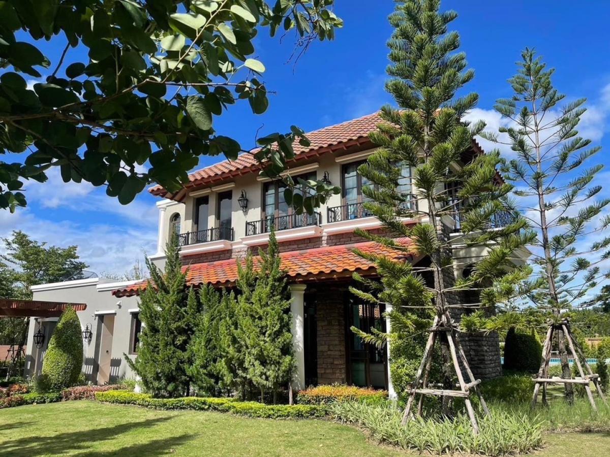 For SaleHousePak Chong KhaoYai : 📢👇Relax with good weather all year round and a good atmosphere at Bella Del Monte. Buy 1 get 2 houses with swimming pools and another guest house (2 bedrooms). Special: Free common area fees for 5 years from the date of delivery of the house in July 67 (f