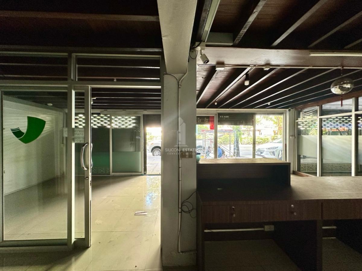 ให้เช่าอาคารพาณิชย์สุขุมวิท อโศก ทองหล่อ : อาคารพาณิชย์ 3 คูหา 4 ชั้น 800 ตรม.มีลิฟท์ โทร.098-654-2399