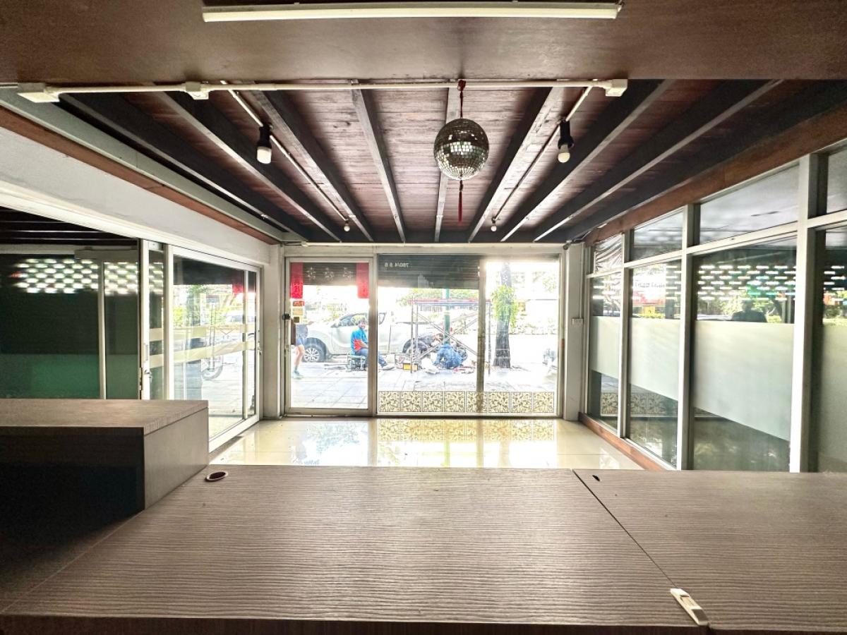 ให้เช่าอาคารพาณิชย์สุขุมวิท อโศก ทองหล่อ : อาคารพาณิชย์ 3 คูหา 4 ชั้น 800 ตรม.มีลิฟท์ โทร.098-654-2399