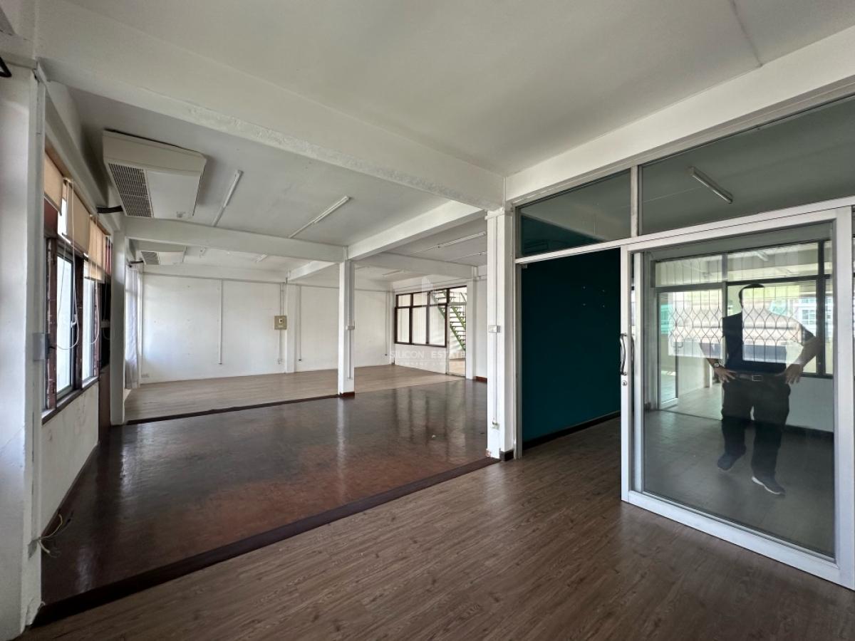 ให้เช่าอาคารพาณิชย์สุขุมวิท อโศก ทองหล่อ : อาคารพาณิชย์ 3 คูหา 4 ชั้น 800 ตรม.มีลิฟท์ โทร.098-654-2399