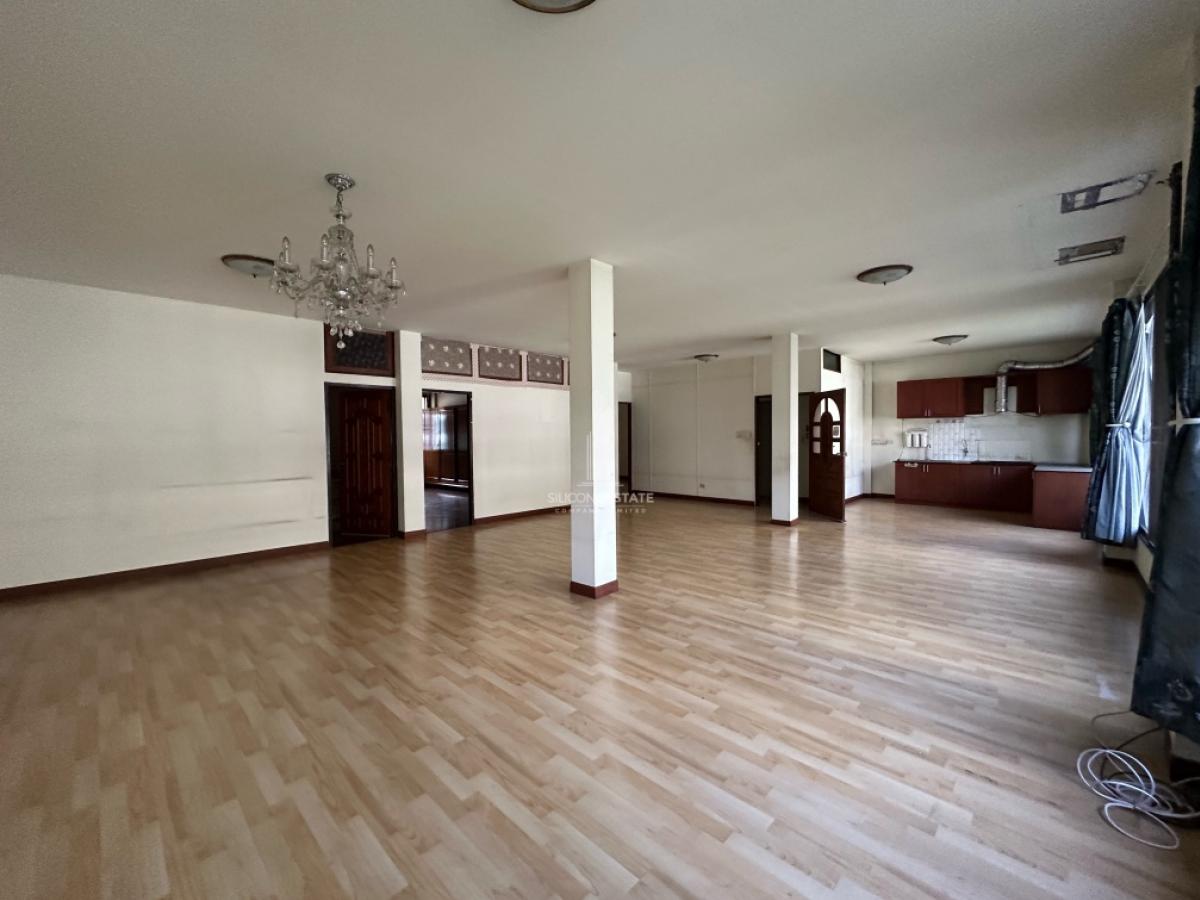 ให้เช่าอาคารพาณิชย์สุขุมวิท อโศก ทองหล่อ : อาคารพาณิชย์ 3 คูหา 4 ชั้น 800 ตรม.มีลิฟท์ โทร.098-654-2399