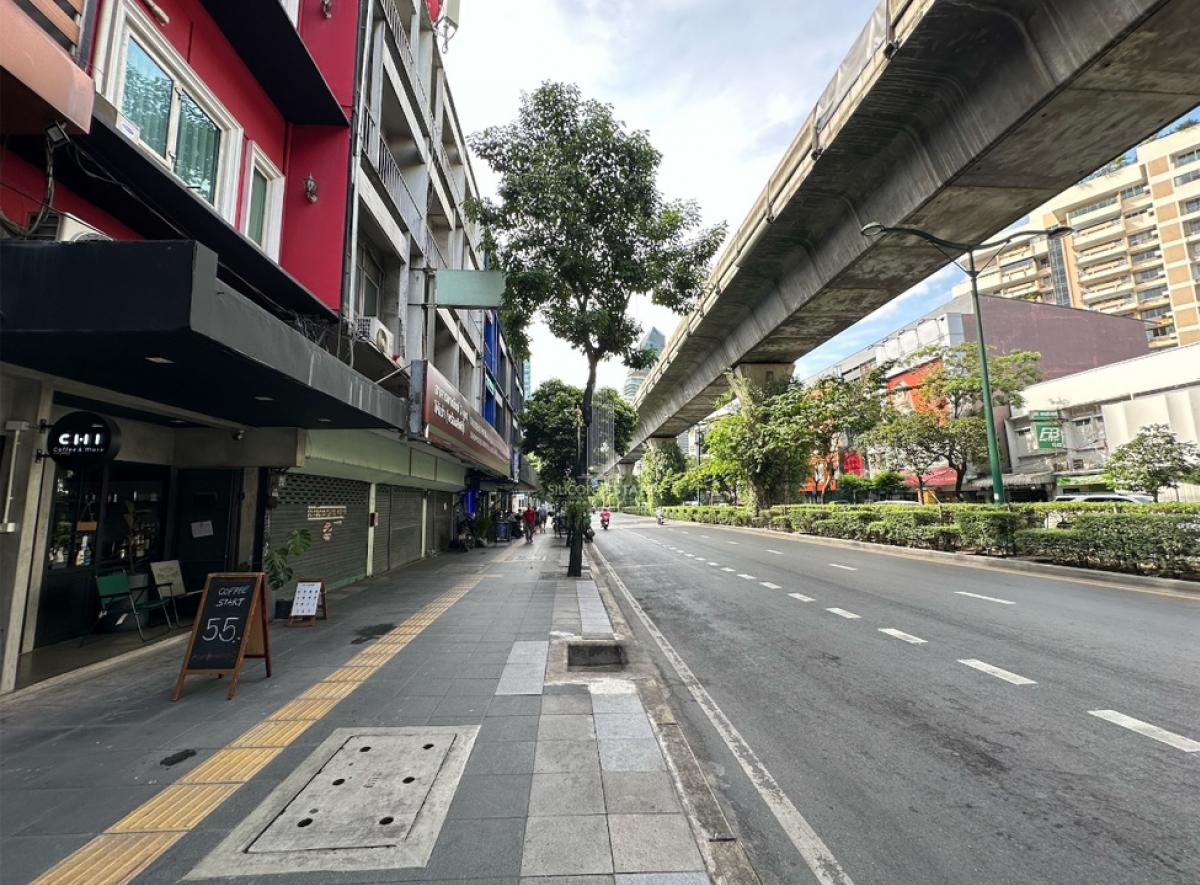 ให้เช่าอาคารพาณิชย์สุขุมวิท อโศก ทองหล่อ : อาคารพาณิชย์ 3 คูหา 4 ชั้น 800 ตรม.มีลิฟท์ โทร.098-654-2399