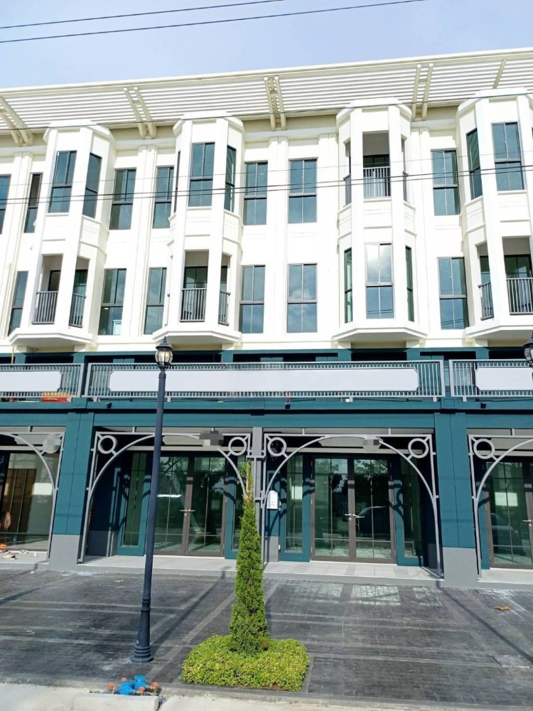 For RentShop HouseRama5, Ratchapruek, Bangkruai : For rent, 3 and a half storey building, 2 units connected together, business location, Soi Chamber of Commerce, Chaiyaphruek New Road, Chaeng Watthana, can connect to Road 345, surrounded by a community of more than 40,000 families, more than 10 large vil