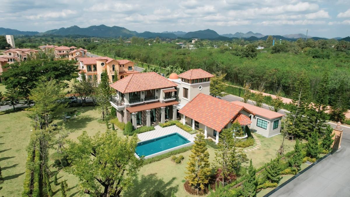 For SaleHousePak Chong KhaoYai : 📢👇Relax with good weather all year round and a good atmosphere at Bella Del Monte. Buy 1 get 2 houses with swimming pools and another guest house (2 bedrooms). Special: Free common area fees for 5 years from the date of delivery of the house in July 67 (f