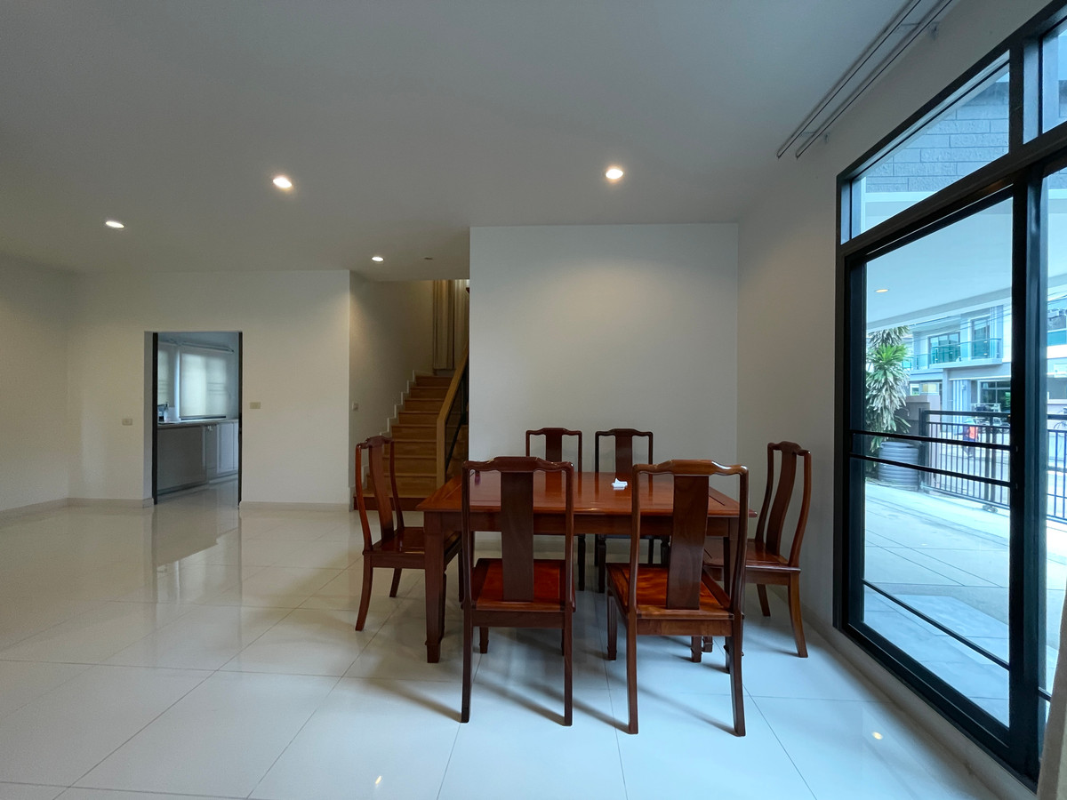 For RentHousePattanakan, Srinakarin : For rent, detached house, Luxury, The Palm, Phatthanakan, corner plot, near Thonglor, garden view