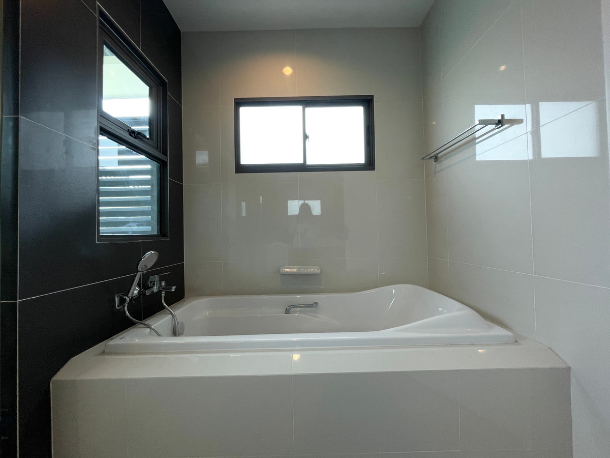 For RentHousePattanakan, Srinakarin : For rent, detached house, Luxury, The Palm, Phatthanakan, corner plot, near Thonglor, garden view