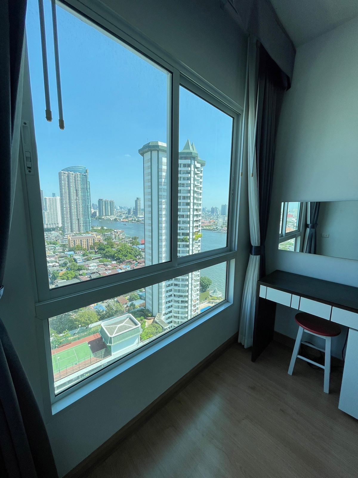 For RentCondoWongwianyai, Charoennakor : For rent Supalai River Resort Charoennakorn