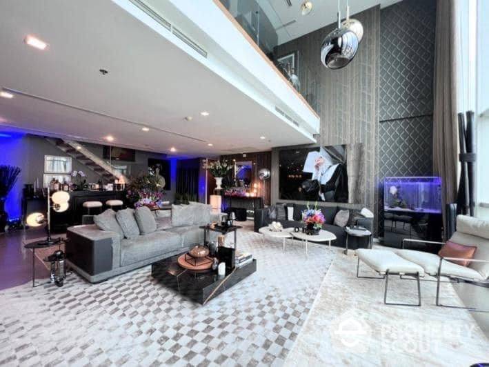 For SaleCondoWongwianyai, Charoennakor : 3-BR Condo at The River Condominium near BTS Saphan Taksin