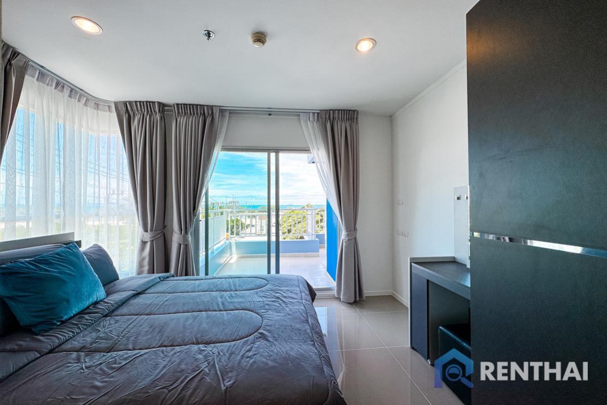 Lumpini Park Beach Jomtien  3 bedroom 3 bathroom direct Sea view Loading...