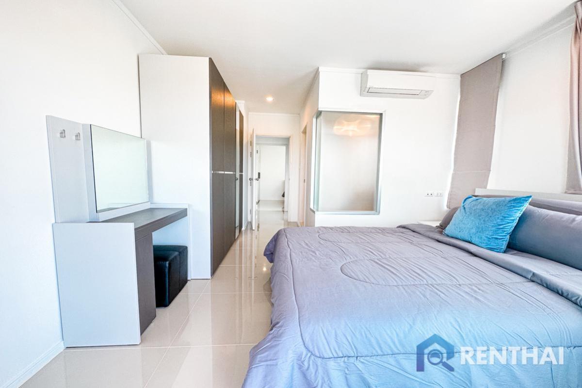 Lumpini Park Beach Jomtien  3 bedroom 3 bathroom direct Sea view Loading...