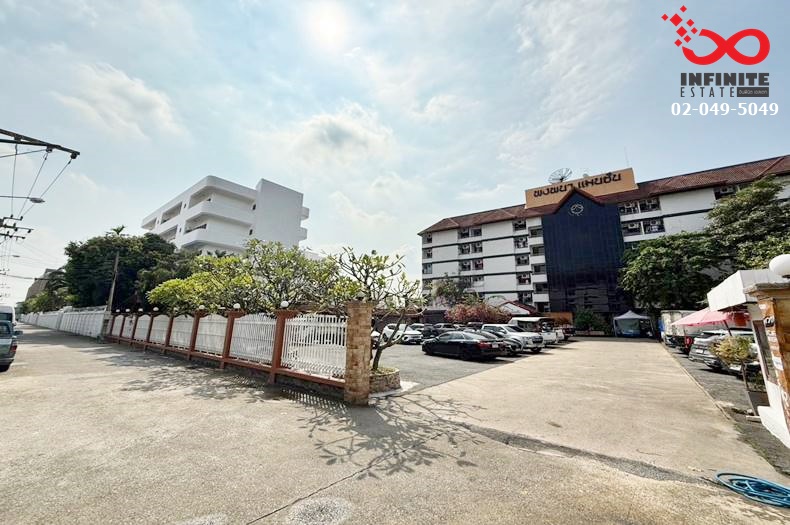 For SaleHotel&Apartment BusinessRatchadapisek, Huaikwang, Suttisan : For sale: 6-storey apartment building, area 1 rai 3 ngan 44 square wa, Pracha Uthit Road, Saha Pramul Alley
