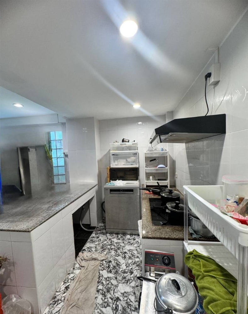 ขายอาคารพาณิชย์นวมินทร์ รามอินทรา : ขายขาดทุน!! อาคารพาณิชย์หมู่บ้านเลิศอุบล พระยาสุเรนทร์ 44 (ติดถนนเมน) 4ชั้น (N.1430)