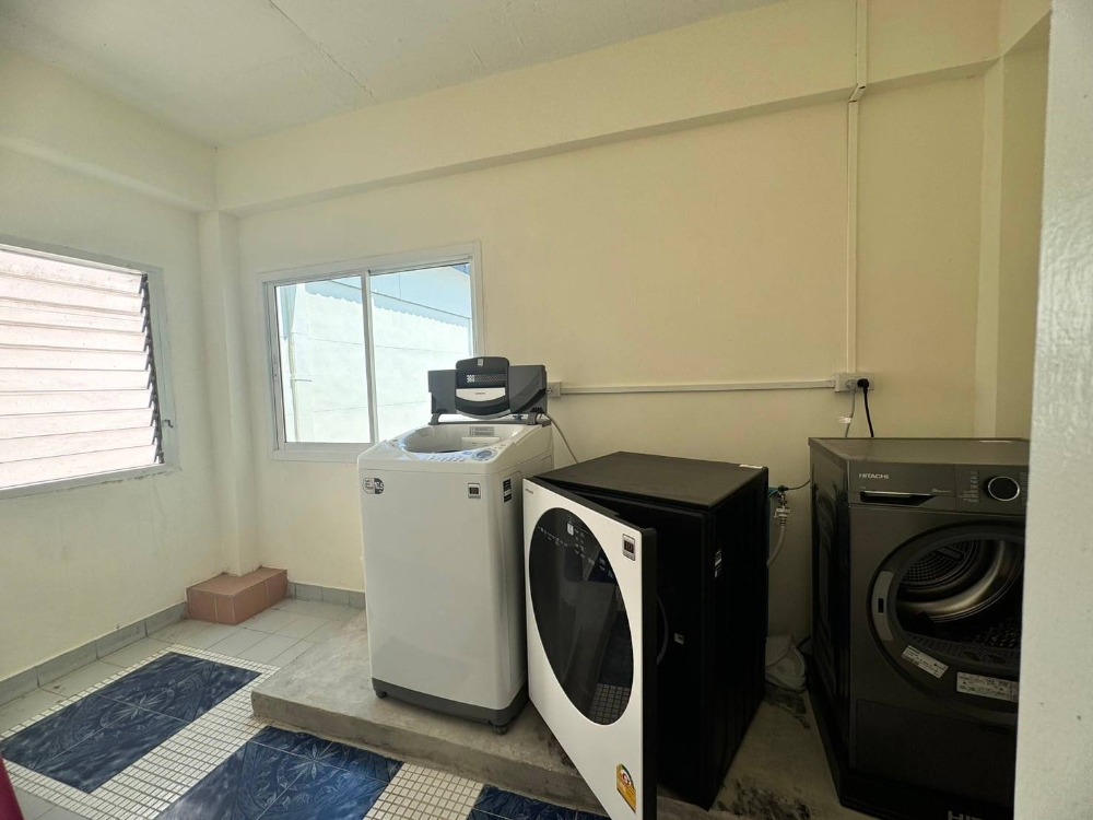 ขายอาคารพาณิชย์นวมินทร์ รามอินทรา : ขายขาดทุน!! อาคารพาณิชย์หมู่บ้านเลิศอุบล พระยาสุเรนทร์ 44 (ติดถนนเมน) 4ชั้น (N.1430)