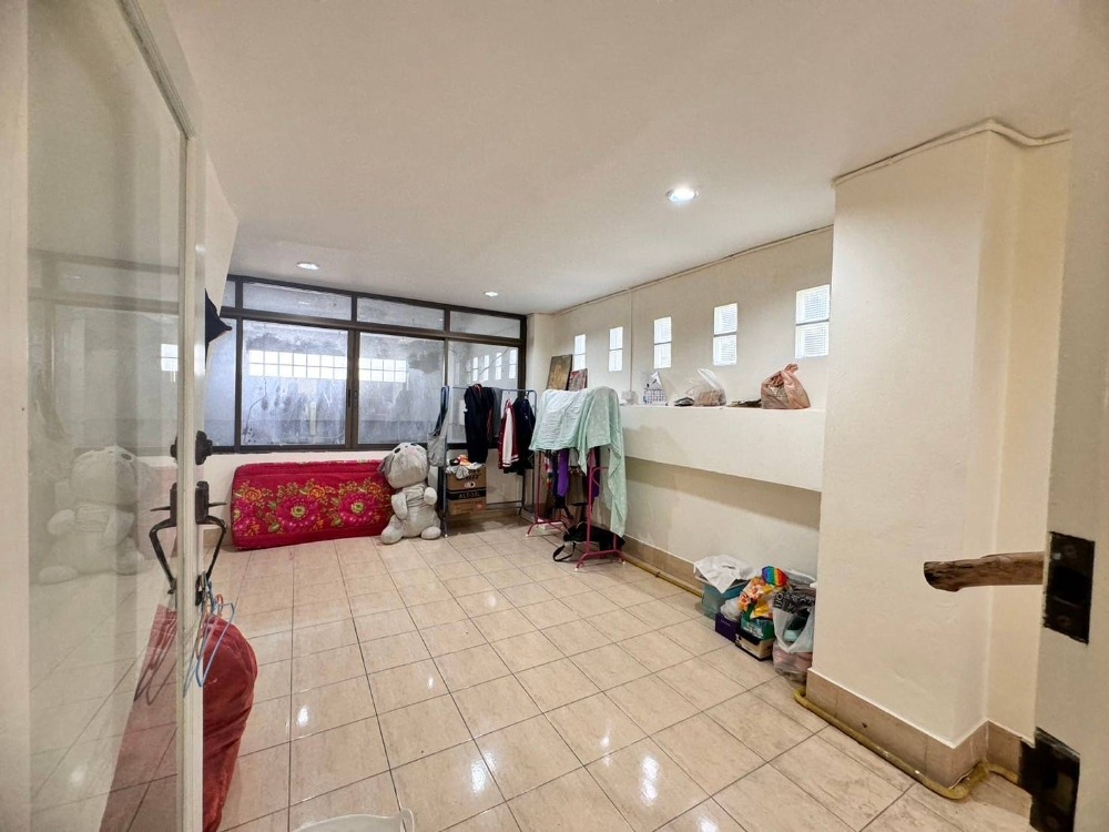 ขายอาคารพาณิชย์นวมินทร์ รามอินทรา : ขายขาดทุน!! อาคารพาณิชย์หมู่บ้านเลิศอุบล พระยาสุเรนทร์ 44 (ติดถนนเมน) 4ชั้น (N.1430)