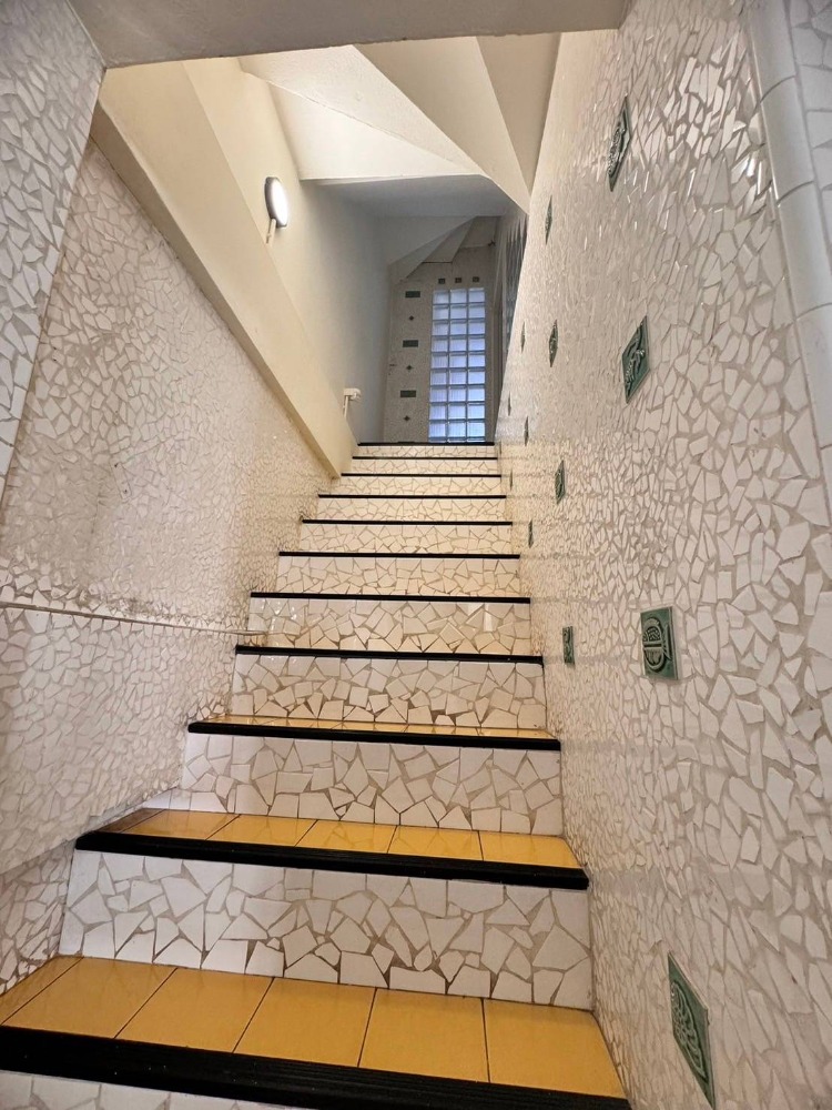 ขายอาคารพาณิชย์นวมินทร์ รามอินทรา : ขายขาดทุน!! อาคารพาณิชย์หมู่บ้านเลิศอุบล พระยาสุเรนทร์ 44 (ติดถนนเมน) 4ชั้น (N.1430)