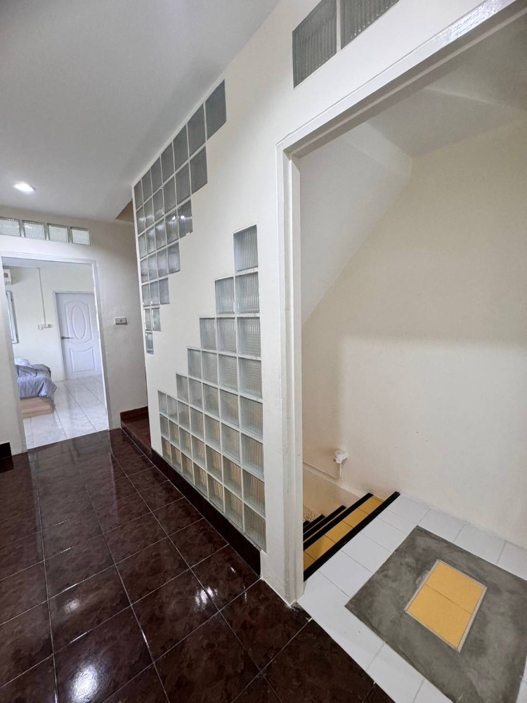 ขายอาคารพาณิชย์นวมินทร์ รามอินทรา : ขายขาดทุน!! อาคารพาณิชย์หมู่บ้านเลิศอุบล พระยาสุเรนทร์ 44 (ติดถนนเมน) 4ชั้น (N.1430)