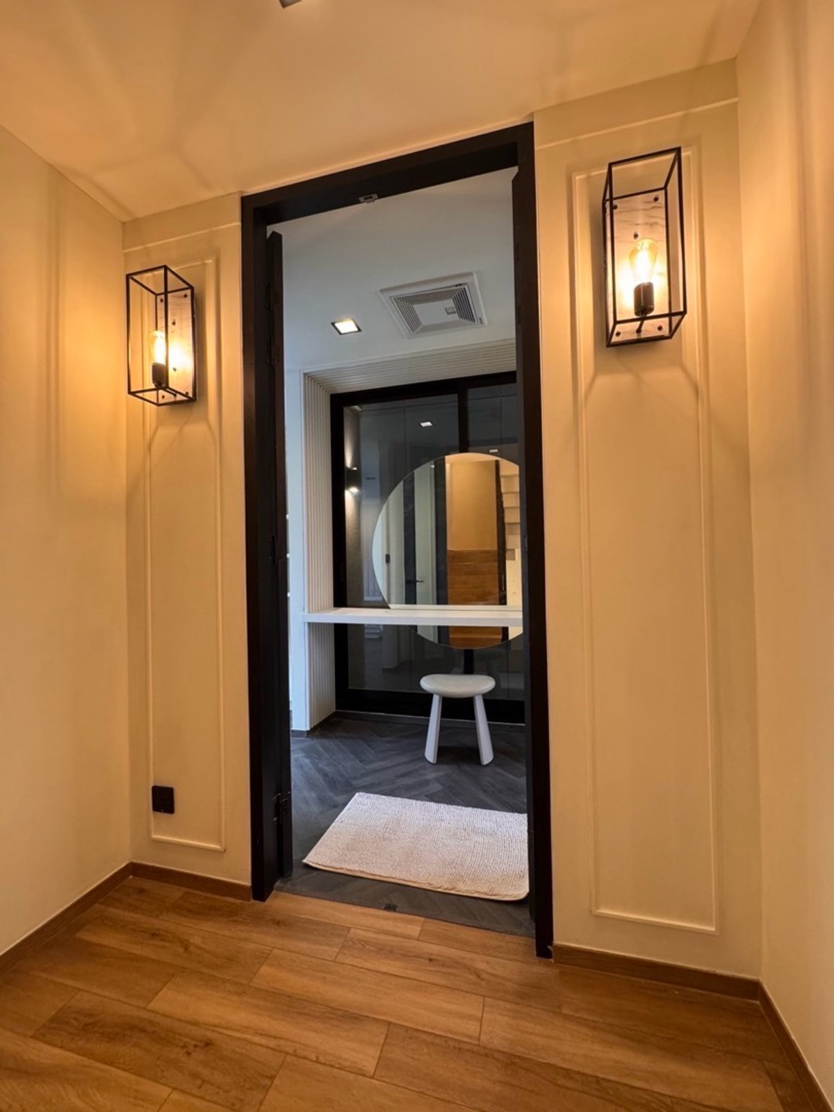 For SaleTownhomeRatchadapisek, Huaikwang, Suttisan : Townhome for sale in Ratchada 20 near MRT Ratchadaphisek and Sutthisan, prime location with easy access to Asoke, Rama 9 and Lat Phrao, surrounded by lifestyle amenities, ideal for living or investment