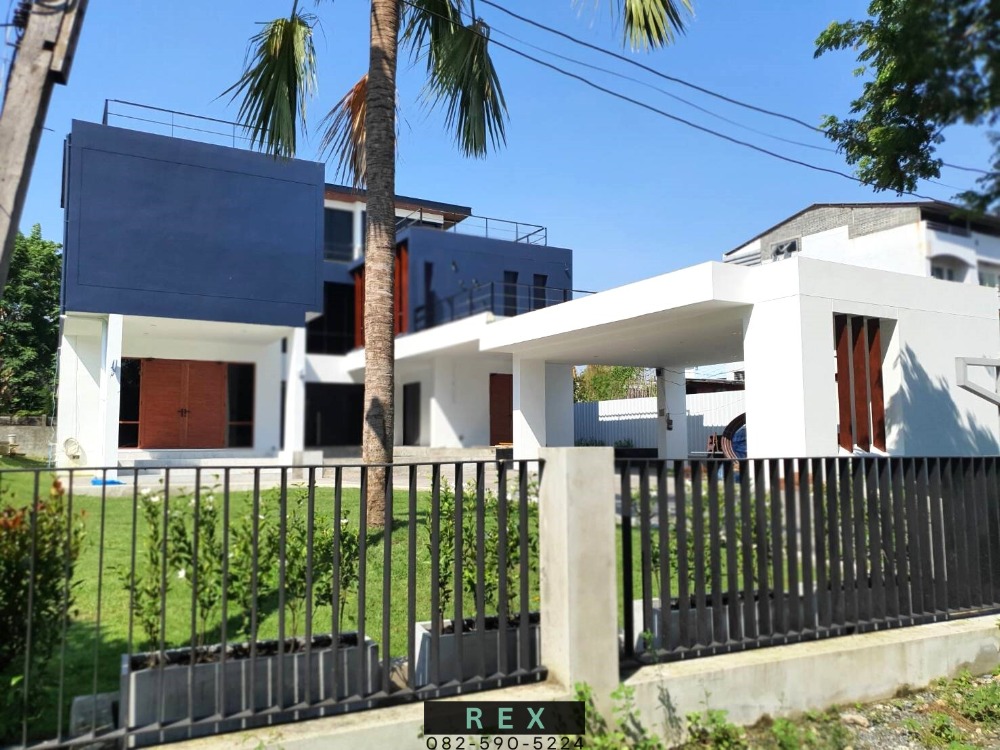 For RentHouseOnnut, Udomsuk : Single house for rent, Sukhumvit, Bang Chak, Phra Khanong, 3 floors, 250 sq m, 5 bedrooms, near BTS Bang Chak