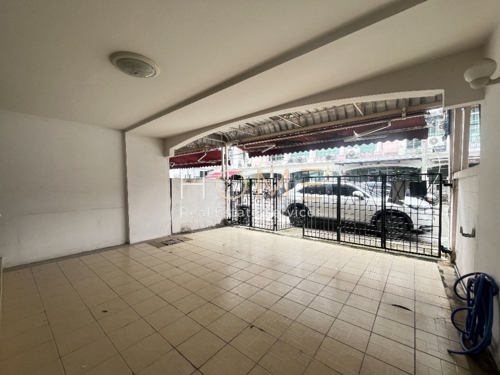 ขายทาวน์โฮมเลียบทางด่วนรามอินทรา : ทาวน์โฮม บ้านกลางเมือง พระราม 9 - ลาดพร้าว / 4 ห้องนอน (ขาย), Baan Klang Muang Rama 9 - Ladprao / Townhome 4 Bedrooms (FOR SALE) TPM163