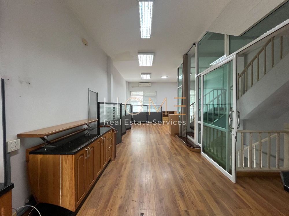 ขายทาวน์โฮมเลียบทางด่วนรามอินทรา : ทาวน์โฮม บ้านกลางเมือง พระราม 9 - ลาดพร้าว / 4 ห้องนอน (ขาย), Baan Klang Muang Rama 9 - Ladprao / Townhome 4 Bedrooms (FOR SALE) TPM163