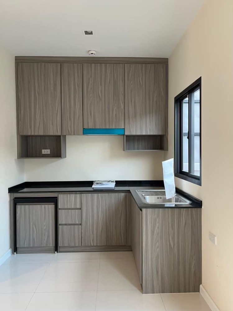 For RentTownhomePattanakan, Srinakarin : K-6049 Urgent for rent! Eigen Phatthanakan, ready to move in house